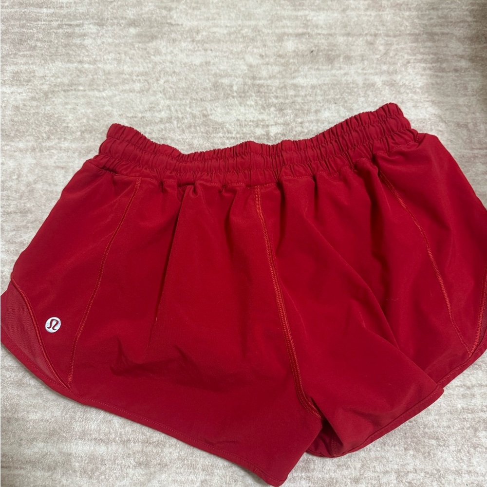 Lululemon hotty hot shorts 2.5” size 6 - Picture 4 of 5